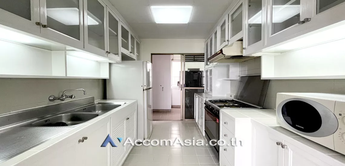 Pet friendly |  3 Bedrooms  Apartment For Rent in Sukhumvit, Bangkok  near BTS Phrom Phong (1412789)