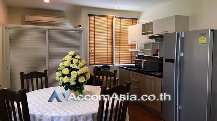  2 Bedrooms  Apartment For Rent in Sukhumvit, Bangkok  near BTS Phrom Phong (1412879)