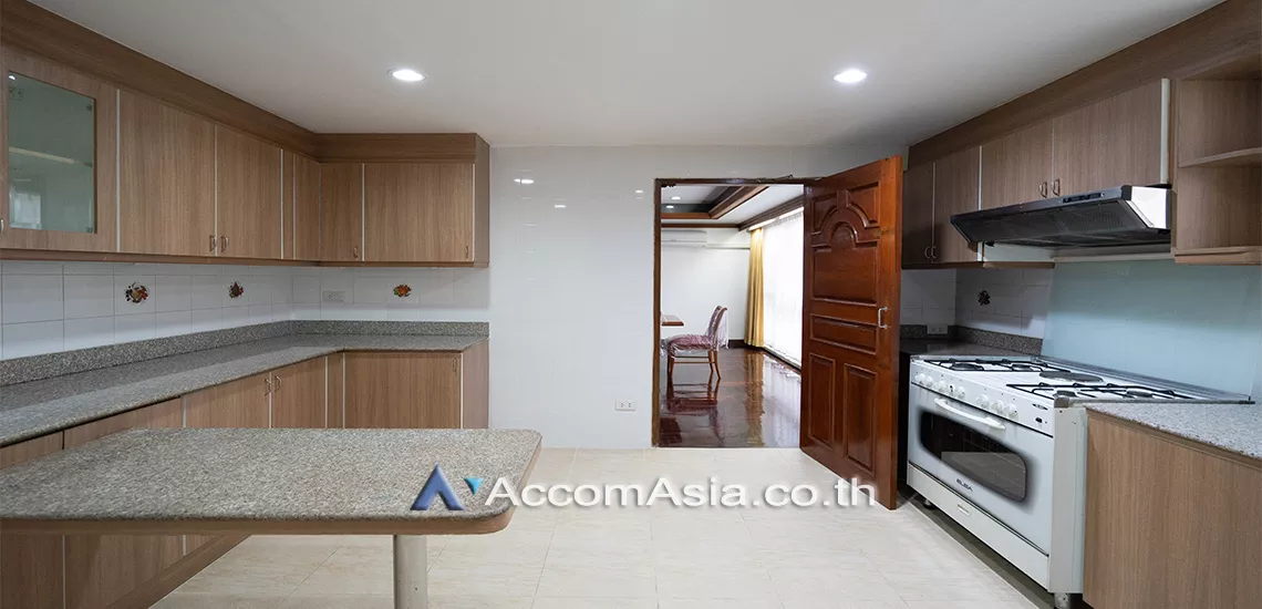 Pet friendly |  3 Bedrooms  Apartment For Rent in Sukhumvit, Bangkok  near BTS Nana (1512903)