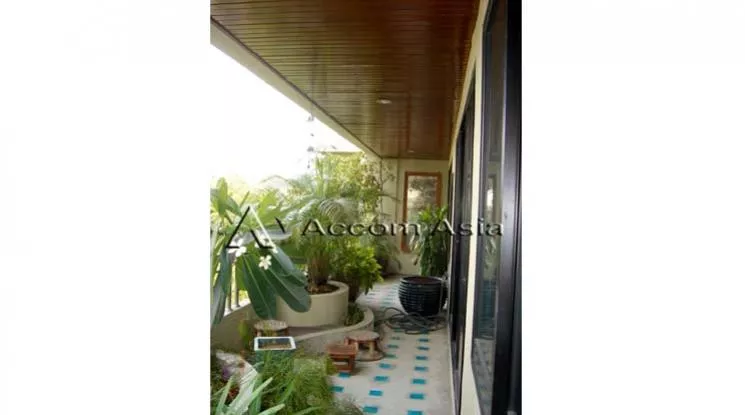  2 Bedrooms  Condominium For Rent in Sathorn, Bangkok  near BTS Chong Nonsi (20568)