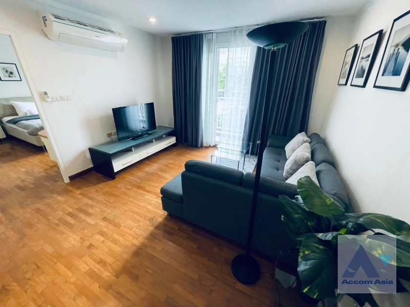  1 Bedroom  Condominium For Rent in Sukhumvit, Bangkok  near BTS Nana (1513095)