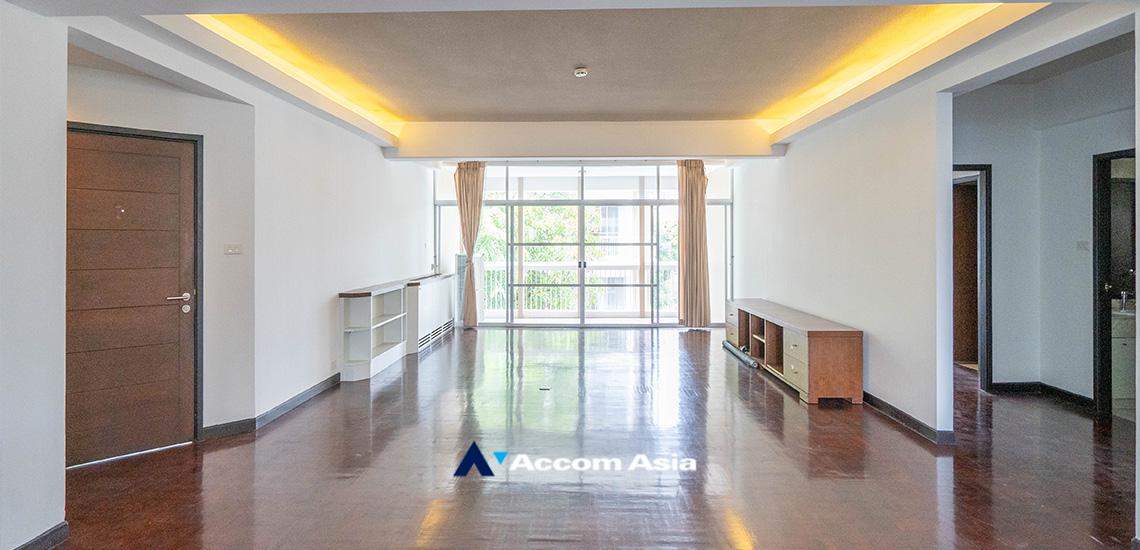  3 Bedrooms  Apartment For Rent in Sukhumvit, Bangkok  near BTS Asok - MRT Sukhumvit (1513098)