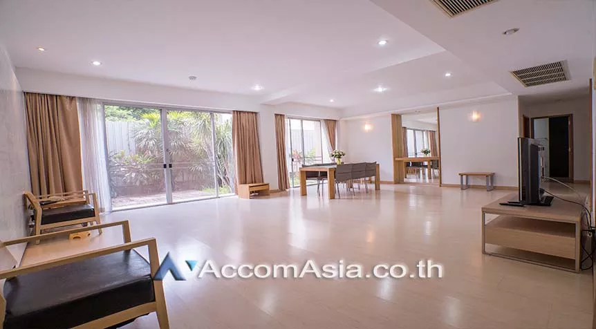  2 Bedrooms  Apartment For Rent in Sukhumvit, Bangkok  near BTS Phrom Phong (1413101)