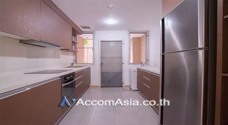  2 Bedrooms  Apartment For Rent in Sukhumvit, Bangkok  near BTS Phrom Phong (1413101)