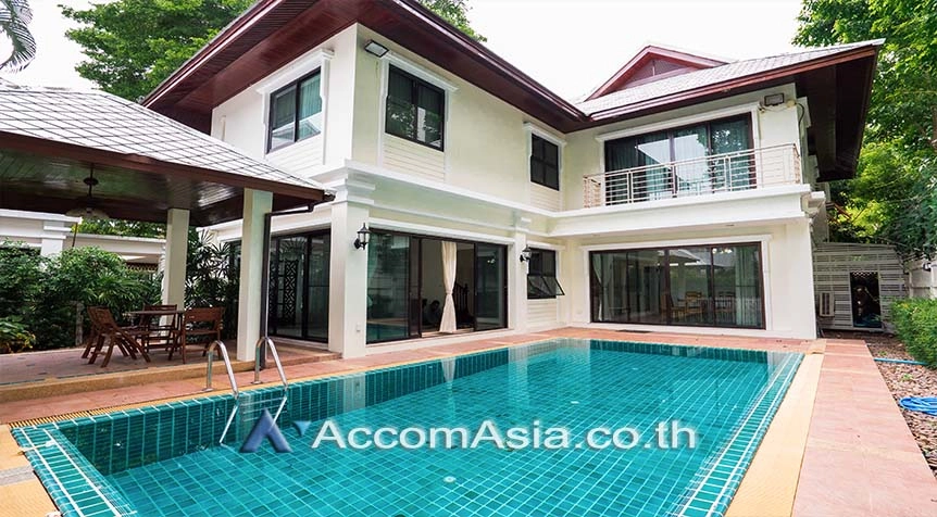 Private Swimming Pool, Pet friendly |  Privacy House  in Compound House  3 Bedroom for Rent BTS Chong Nonsi in Sathorn Bangkok