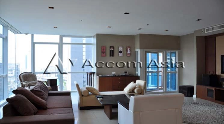  3 Bedrooms  Condominium For Rent in Ploenchit, Bangkok  near BTS Ploenchit (1513261)