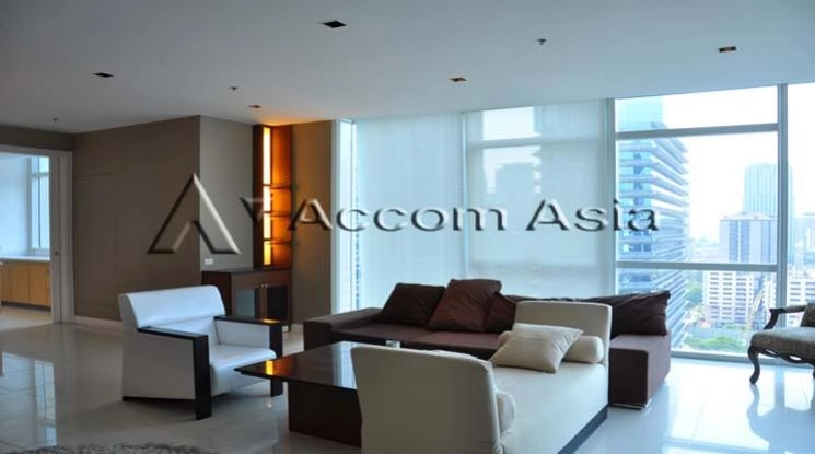  3 Bedrooms  Condominium For Rent in Ploenchit, Bangkok  near BTS Ploenchit (1513261)