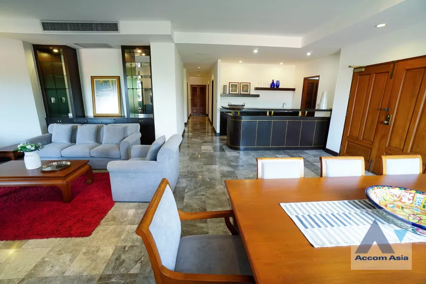  3 Bedrooms  Apartment For Rent in Sukhumvit, Bangkok  near BTS Phrom Phong (1413345)