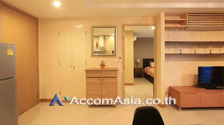  1 Bedroom  Condominium For Rent in Sukhumvit, Bangkok  near BTS Nana (1513515)