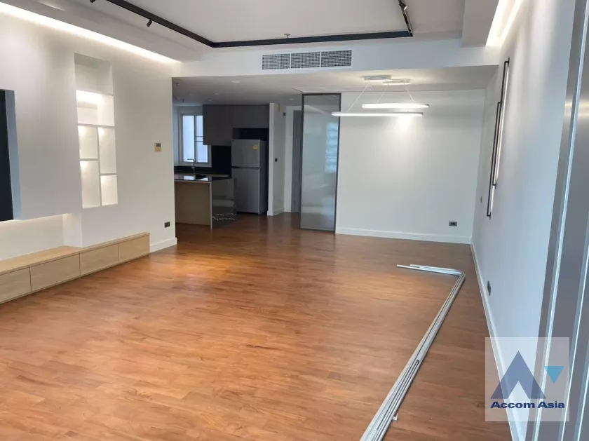  3 Bedrooms  Condominium For Rent in Sukhumvit, Bangkok  near BTS Phrom Phong (1513640)