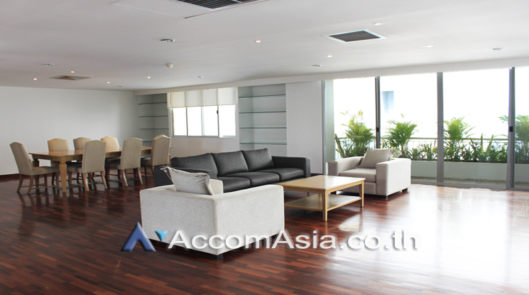 Pet friendly |  3 Bedrooms  Apartment For Rent in Sathorn, Bangkok  near BTS Surasak (1413761)