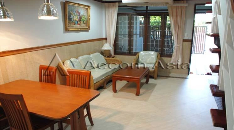  2 Bedrooms  Townhouse For Rent in Sukhumvit, Bangkok  near BTS Thong Lo (2513873)