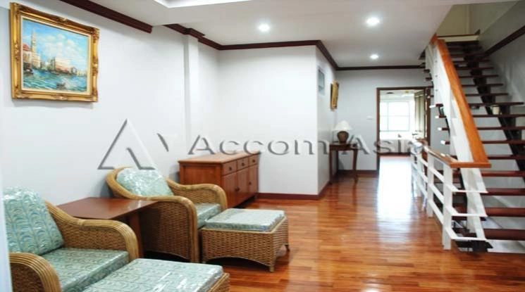  2 Bedrooms  Townhouse For Rent in Sukhumvit, Bangkok  near BTS Thong Lo (2513873)