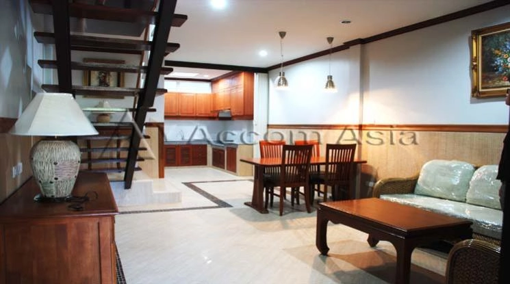  2 Bedrooms  Townhouse For Rent in Sukhumvit, Bangkok  near BTS Thong Lo (2513873)