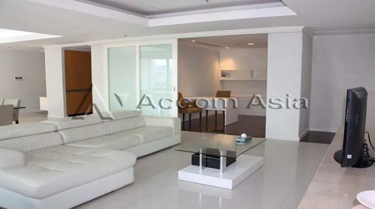  3 Bedrooms  Condominium For Rent in Sukhumvit, Bangkok  near BTS Nana (1513981)