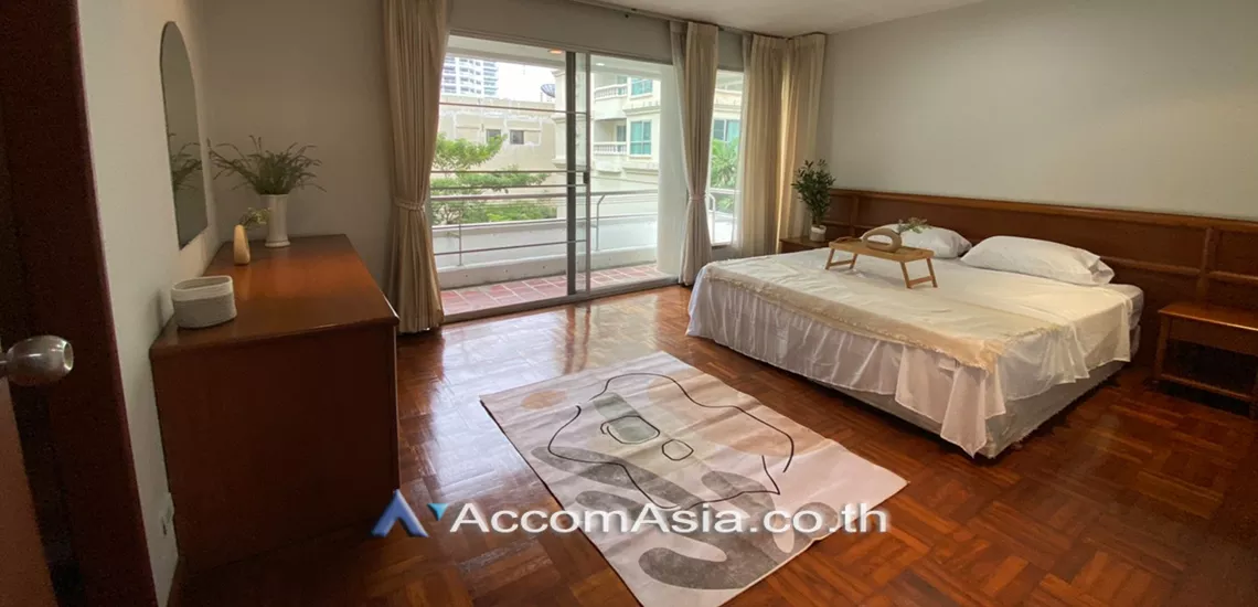 Pet friendly |  3 Bedrooms  Apartment For Rent in Sukhumvit, Bangkok  near BTS Phrom Phong (1002401)