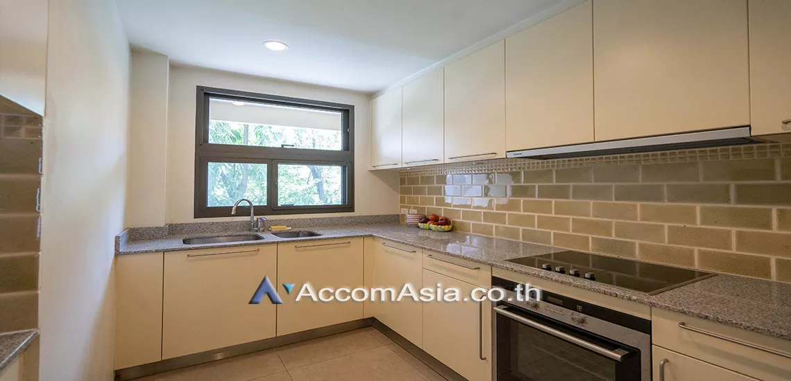  2 Bedrooms  Apartment For Rent in Ploenchit, Bangkok  near BTS Chitlom (1414031)