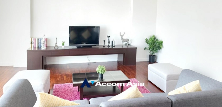 Pet friendly |  3 Bedrooms  Apartment For Rent in Silom, Bangkok  near BTS Surasak (1414133)