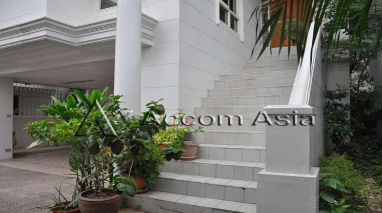  3 Bedrooms  House For Rent in Phaholyothin, Bangkok  near BTS Ari (2514198)