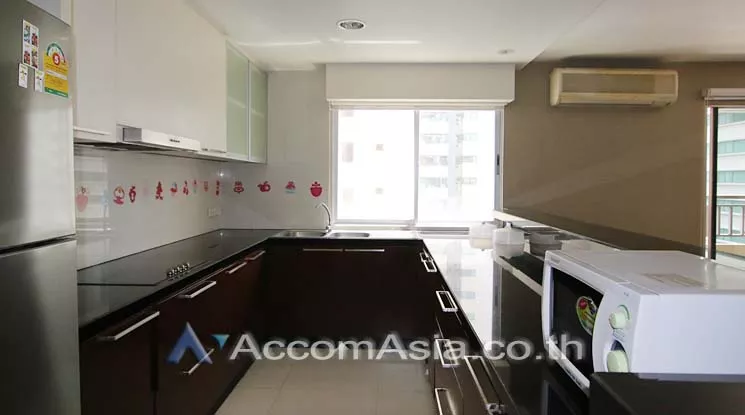  3 Bedrooms  Condominium For Rent in Sathorn, Bangkok  near BTS Sala Daeng - MRT Lumphini (1514212)