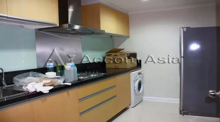  2 Bedrooms  Condominium For Rent in Sukhumvit, Bangkok  near BTS Nana (1514264)