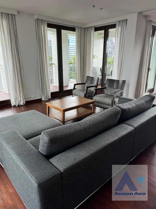  4 Bedrooms  Apartment For Rent in Silom, Bangkok  near BTS Surasak (1414302)