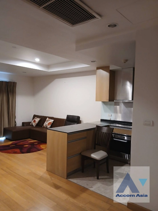  2 Bedrooms  Condominium For Rent & Sale in Sathorn, Bangkok  near BTS Sala Daeng - MRT Lumphini (1514305)