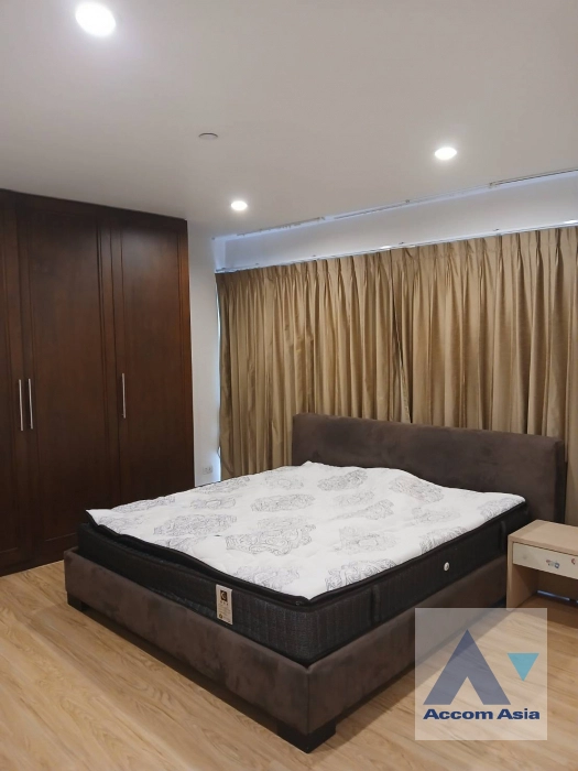  2 Bedrooms  Condominium For Rent & Sale in Sathorn, Bangkok  near BTS Sala Daeng - MRT Lumphini (1514305)