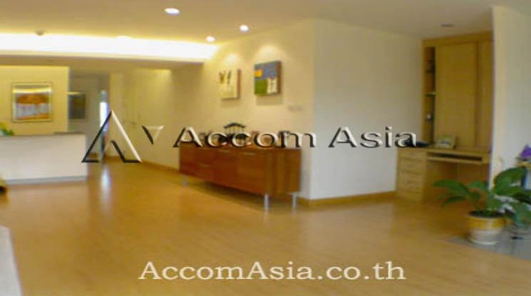  3 Bedrooms  Apartment For Rent in Ploenchit, Bangkok  near BTS Ratchadamri (20607)