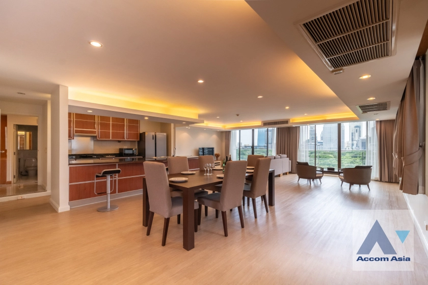  3 Bedrooms  Apartment For Rent in Ploenchit, Bangkok  near BTS Ratchadamri (20607)