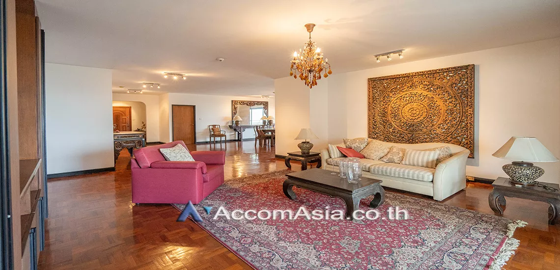  3 Bedrooms  Condominium For Rent in Sukhumvit, Bangkok  near BTS Nana (20612)