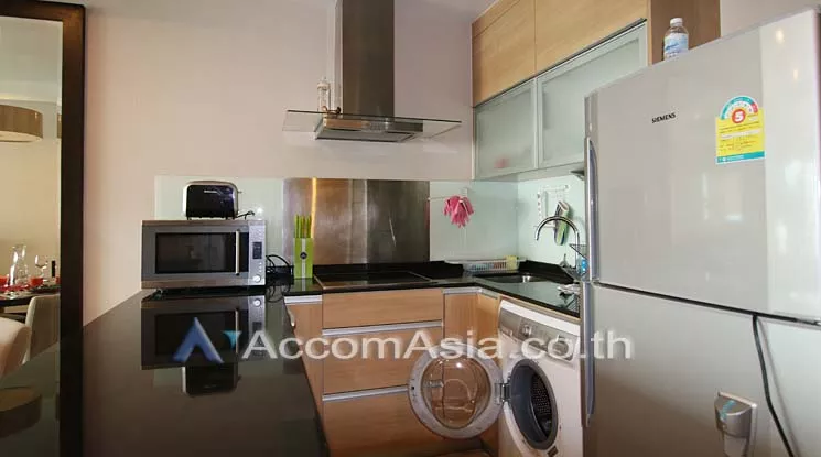  2 Bedrooms  Condominium For Rent in Sathorn, Bangkok  near BTS Sala Daeng - MRT Lumphini (1514762)