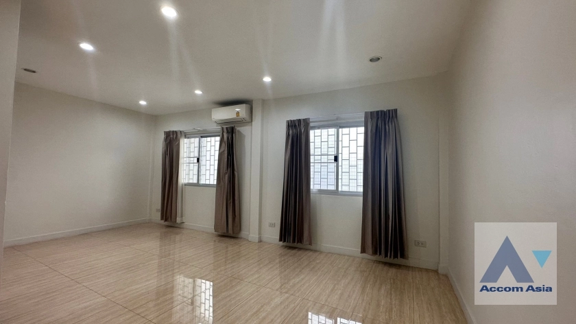 12  4 br House For Rent in sukhumvit ,Bangkok BTS Ekkamai 2514805