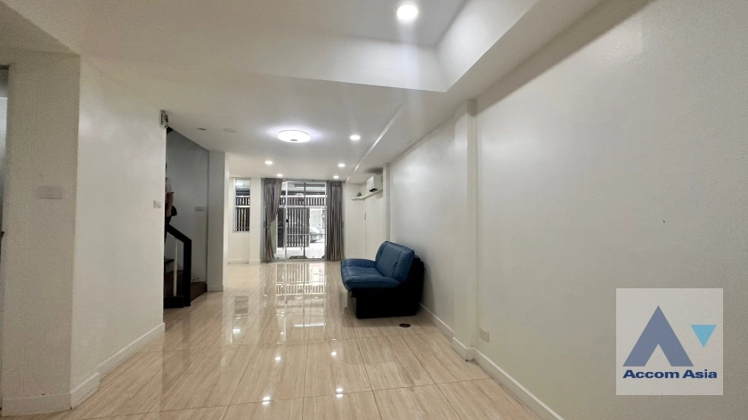  1  4 br House For Rent in sukhumvit ,Bangkok BTS Ekkamai 2514805