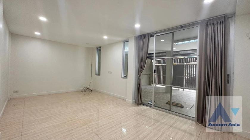  1  4 br House For Rent in sukhumvit ,Bangkok BTS Ekkamai 2514805