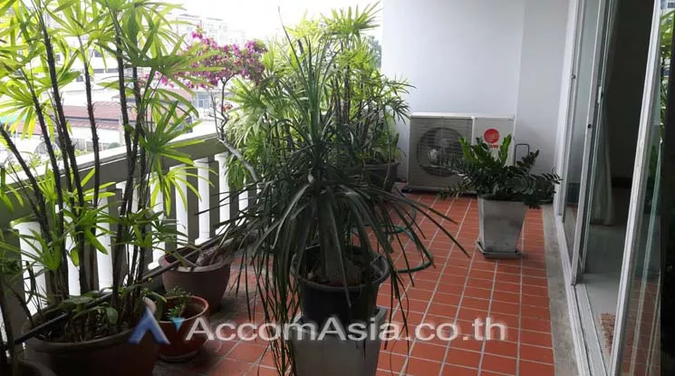  3 Bedrooms  Apartment For Rent in Sathorn, Bangkok  (1414995)