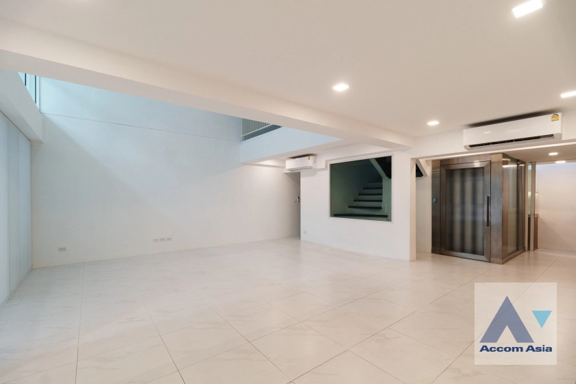 4  3 br House For Rent in Sukhumvit ,Bangkok BTS Nana 1715007