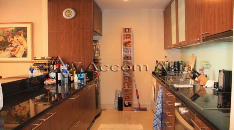  2 Bedrooms  Condominium For Rent & Sale in Sathorn, Bangkok  near BTS Chong Nonsi (1515294)