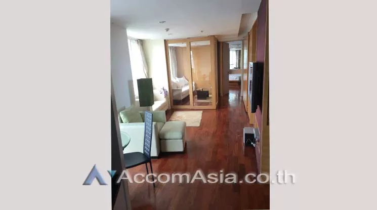  1 Bedroom  Condominium For Rent in Ploenchit, Bangkok  near BTS Chitlom (1515359)