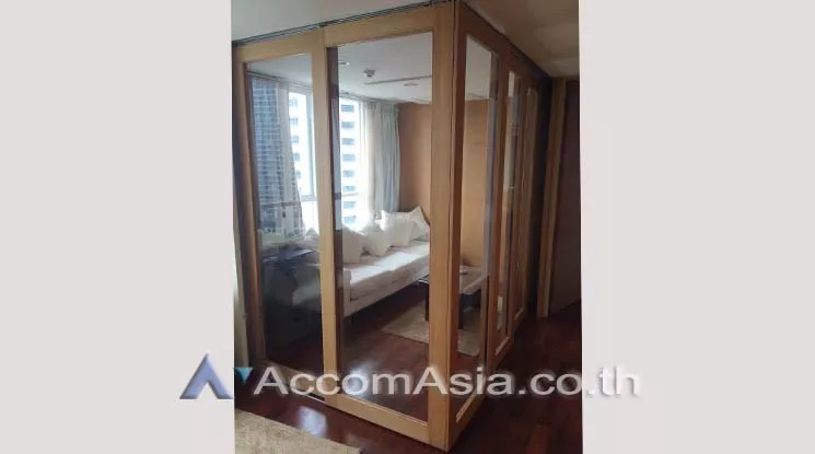  1 Bedroom  Condominium For Rent in Ploenchit, Bangkok  near BTS Chitlom (1515359)