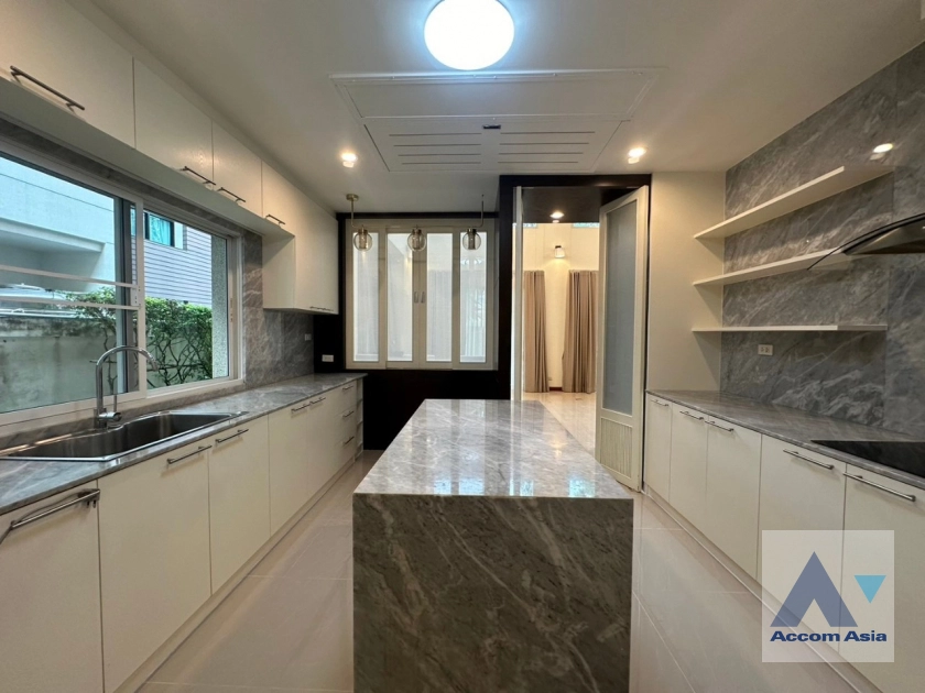  4 Bedrooms  House For Rent in Lat Phrao, Bangkok  near   (2315464)