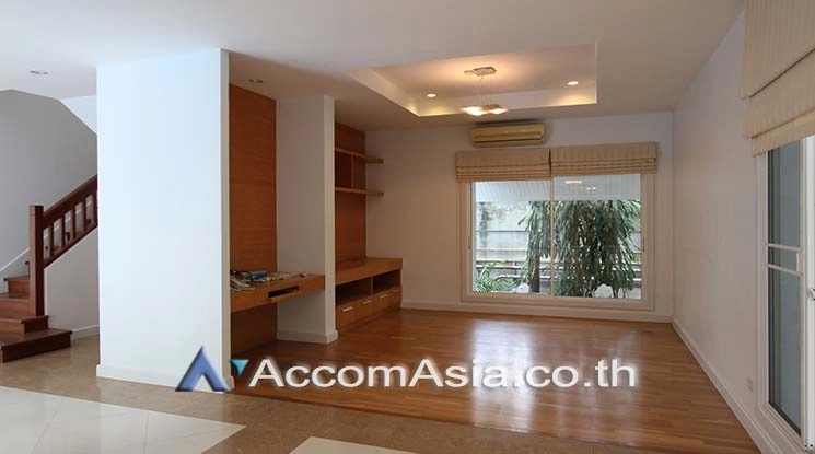 Pet friendly |  4 Bedrooms  House For Rent in Sukhumvit, Bangkok  near BTS Thong Lo (1815488)