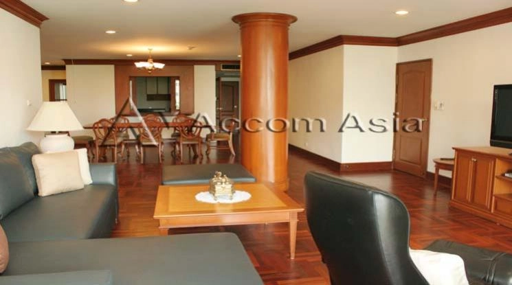  3 Bedrooms  Apartment For Rent in Sukhumvit, Bangkok  near BTS Phrom Phong (1415520)