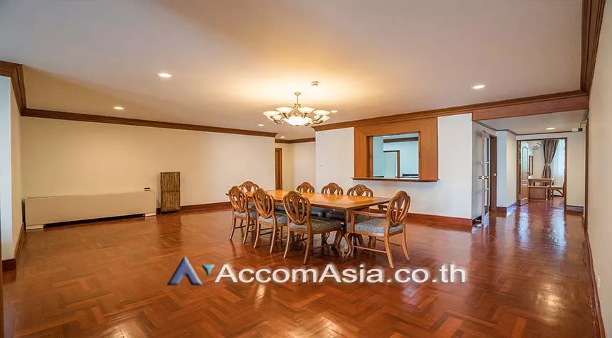  3 Bedrooms  Apartment For Rent in Sukhumvit, Bangkok  near BTS Phrom Phong (1415522)