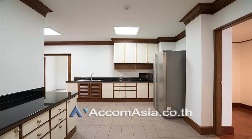  3 Bedrooms  Apartment For Rent in Sukhumvit, Bangkok  near BTS Phrom Phong (1415522)