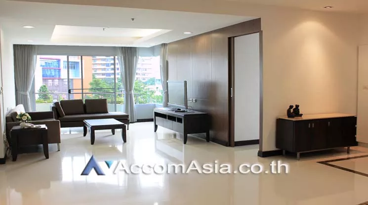  3 Bedrooms  Apartment For Rent in Sukhumvit, Bangkok  near BTS Ekkamai (1415547)