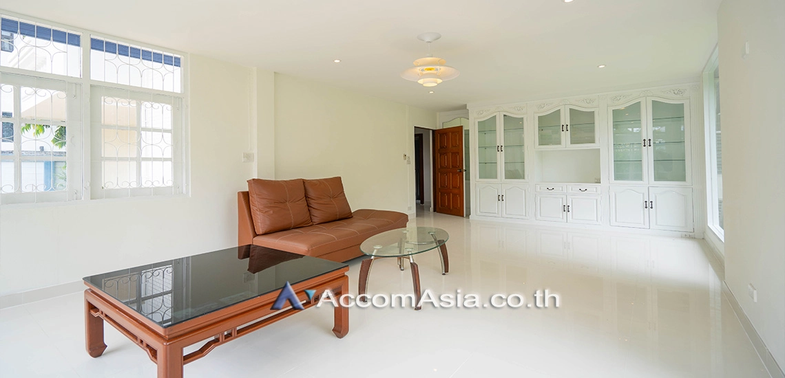 Home Office, Pet friendly |  4 Bedrooms  House For Rent in Sukhumvit, Bangkok  near BTS Thong Lo (1715610)