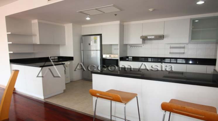 Pet friendly |  3 Bedrooms  Apartment For Rent in Sukhumvit, Bangkok  near BTS Ekkamai (1415657)