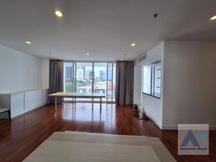 6  4 br Apartment For Rent in Sukhumvit ,Bangkok BTS Ekkamai at Ekkamai Family Apartment 1415658