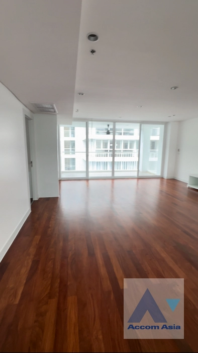 Pet friendly |  4 Bedrooms  Apartment For Rent in Sukhumvit, Bangkok  near BTS Ekkamai (1415696)